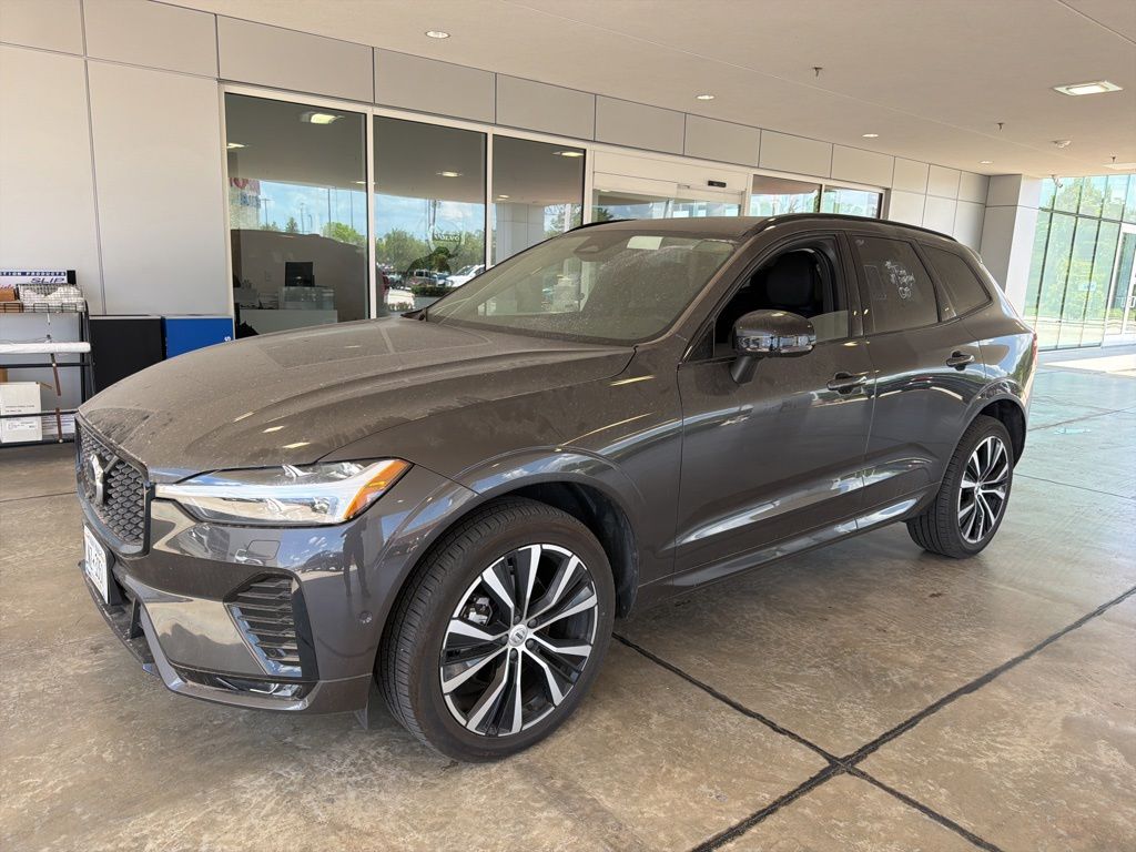 2025 Volvo XC60 B5 Plus Dark AWD's photo