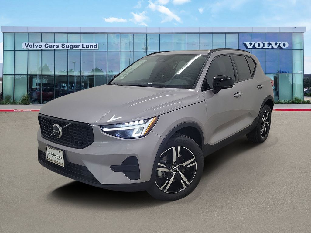 2026 Volvo XC40 SUV 