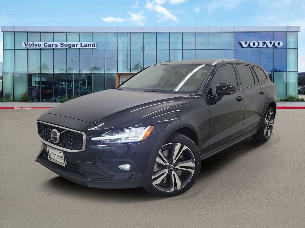 2026 Volvo V60 Cross Country B5 Plus AWD's photo