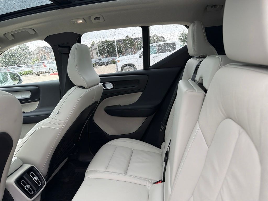 Used 2023 Volvo XC40 B5 AWD Plus Bright SUV