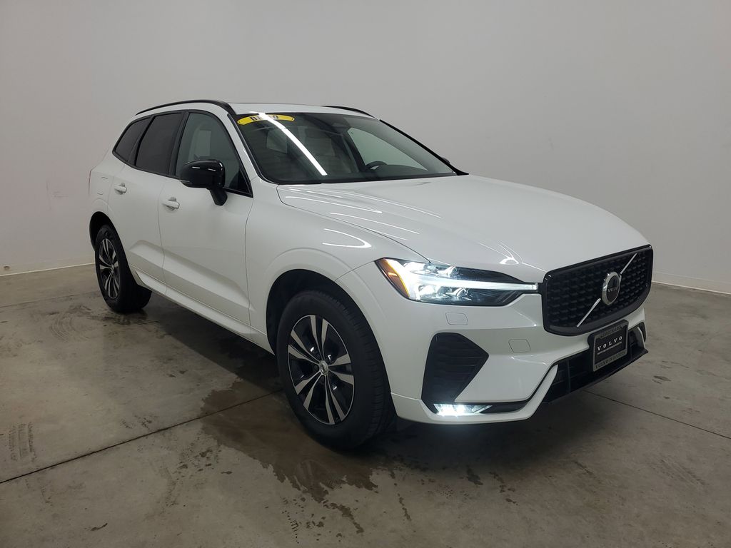 2025 Volvo XC60 B5 Core photo 2