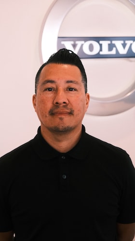 Staff member Ariel Flores from ID_4ee2a2