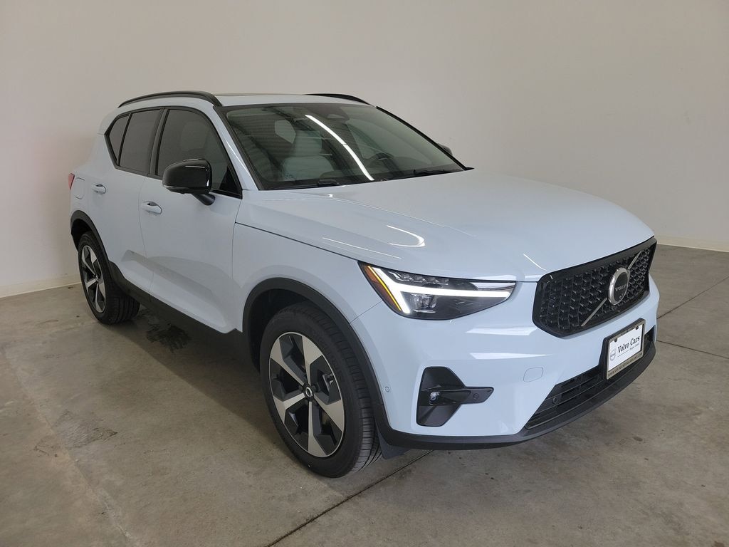 New 2026 Volvo XC40 B5 Plus SUV