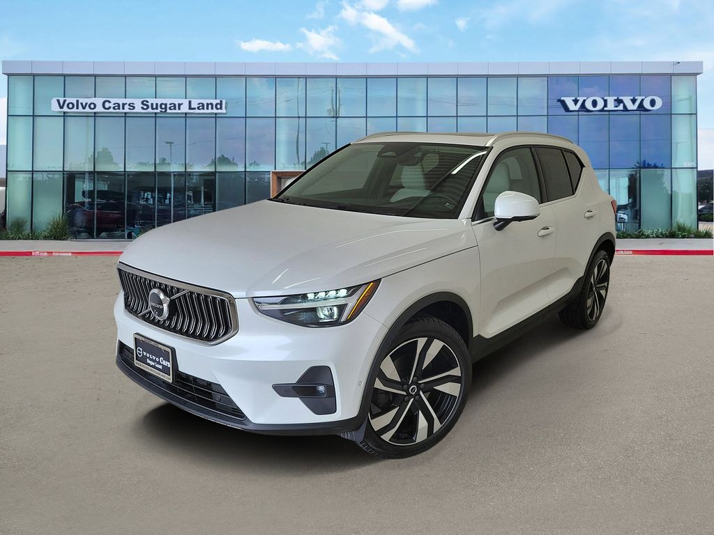 2025 Volvo XC40 B5 Ultra Bright AWD's photo