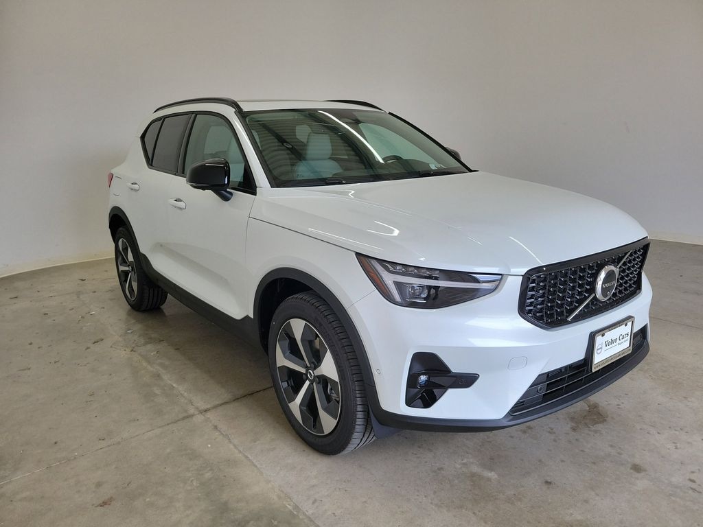 New 2026 Volvo XC40 B5 Plus SUV