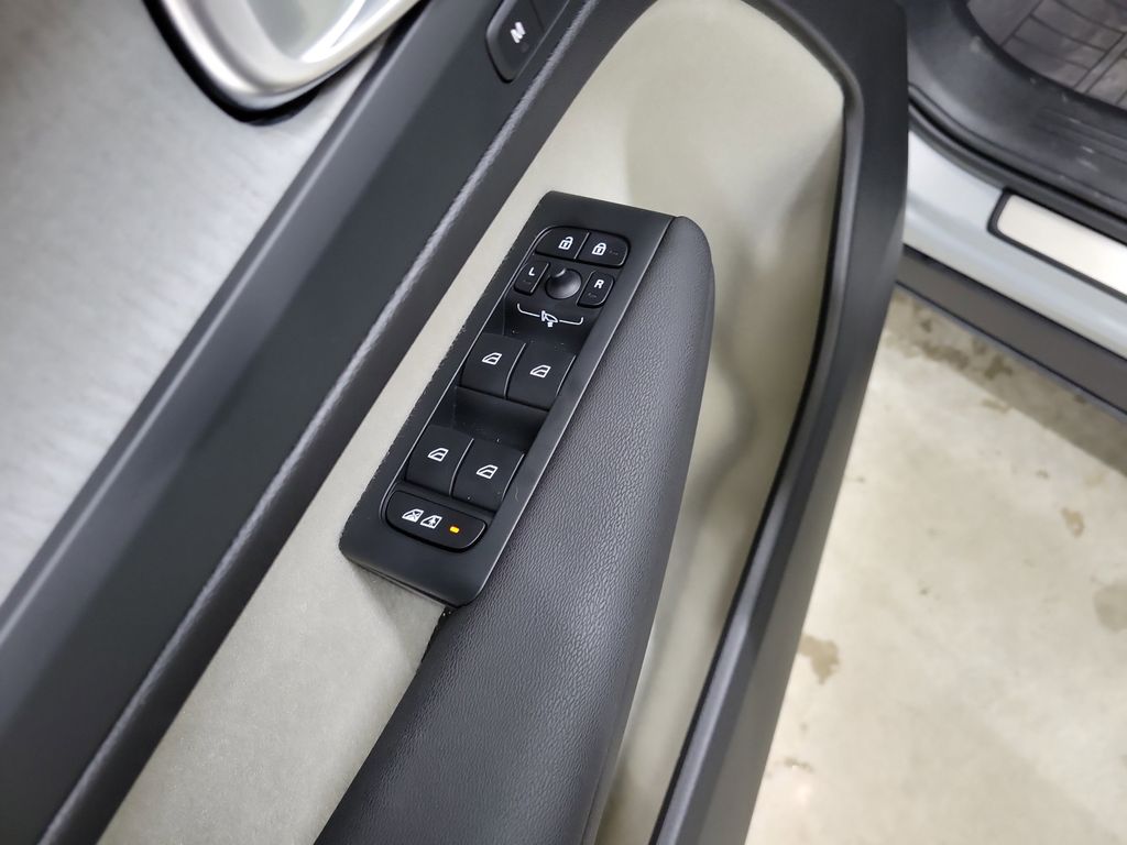2026 Volvo XC40 Ultra - Photo 22