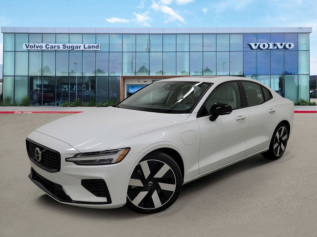 2024 Volvo S60 Plus's photo