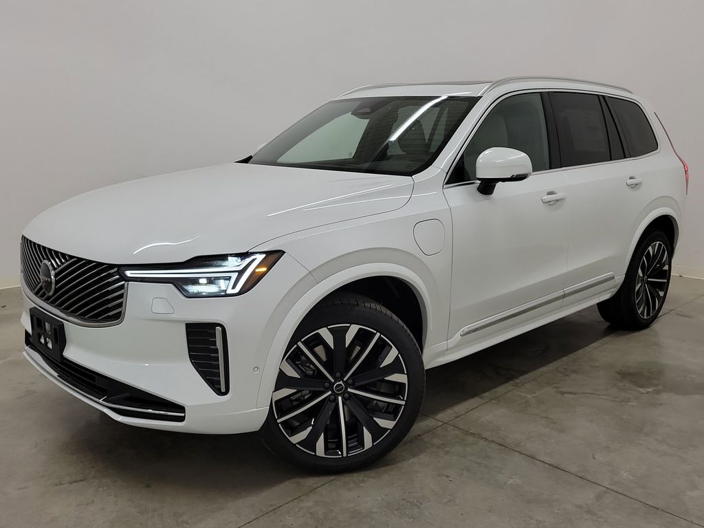 2026 Volvo XC90 Plus's photo