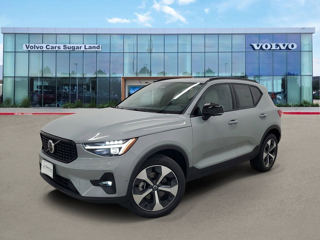 New 2026 Volvo XC40 B5 Plus SUV