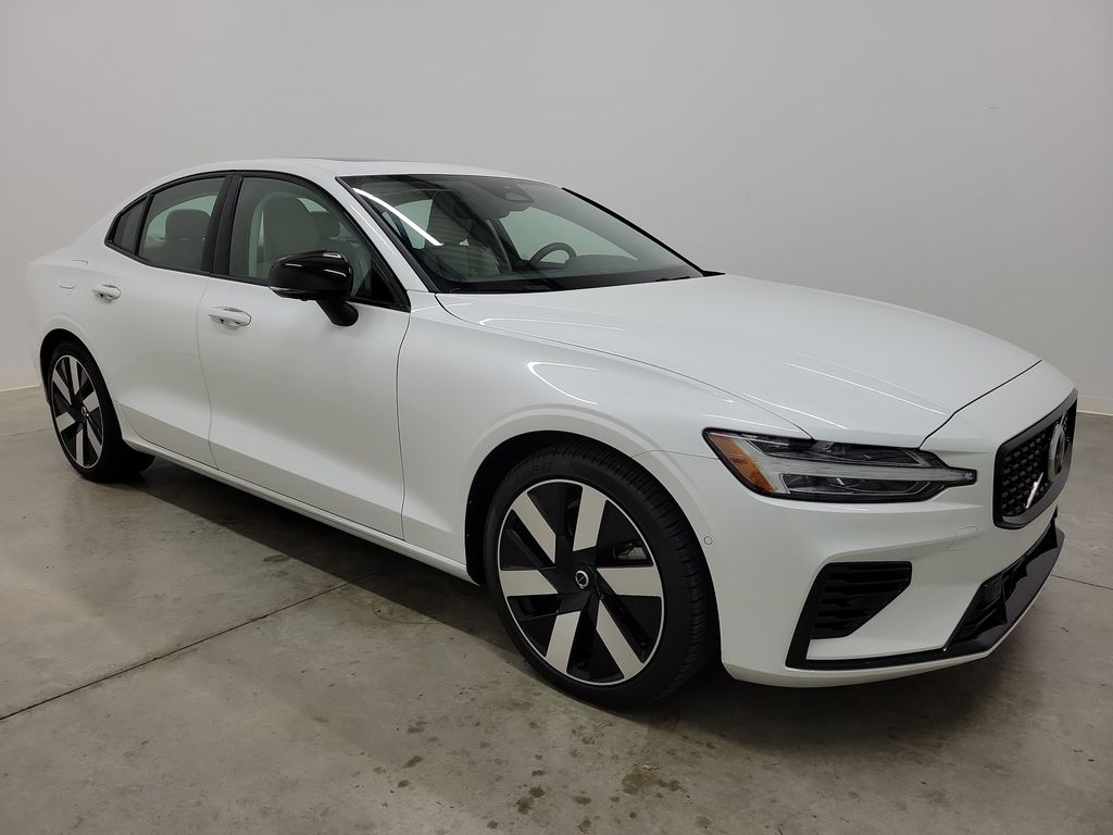2024 Volvo S60 T8 Plus photo 2