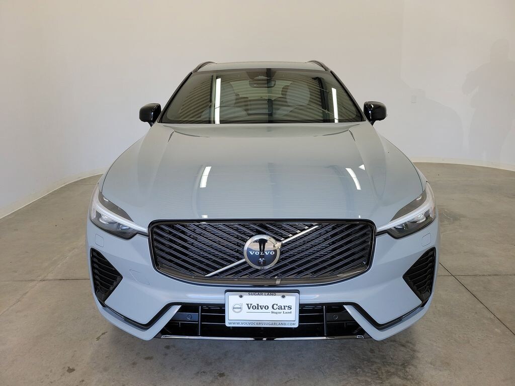 New 2026 Volvo XC60 B5 Plus SUV