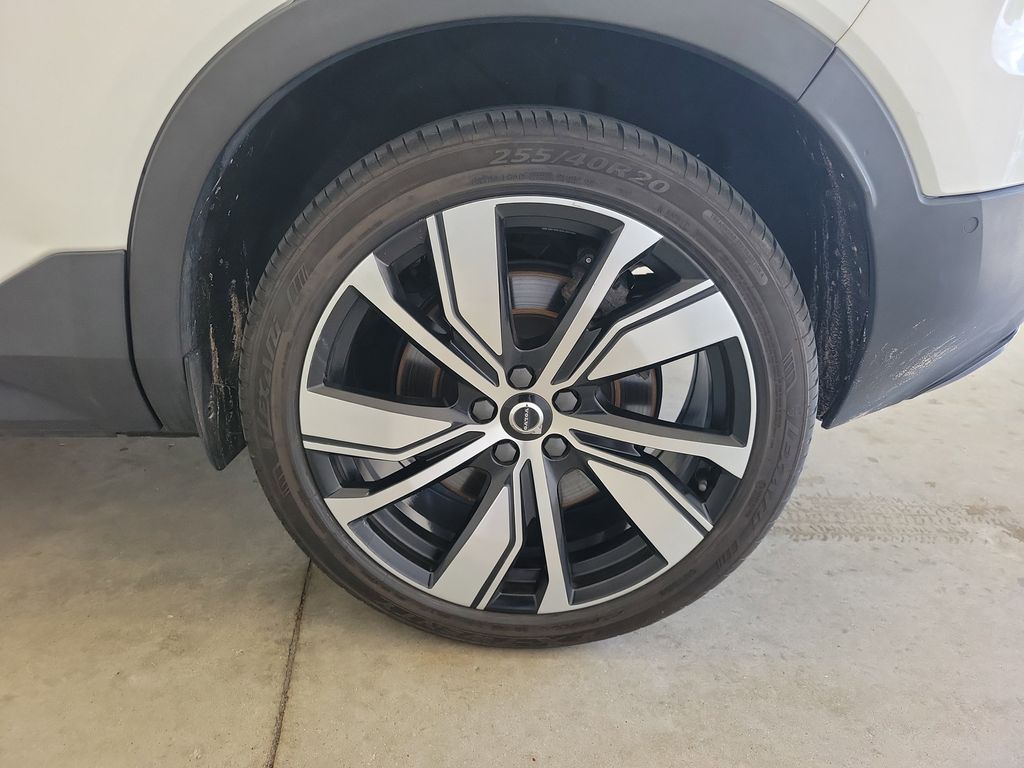 2022 Volvo XC40 Plus - Photo 12
