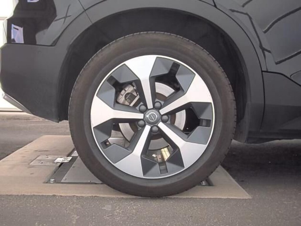 Certified 2025 Volvo XC40 B5 Plus Bright Theme SUV