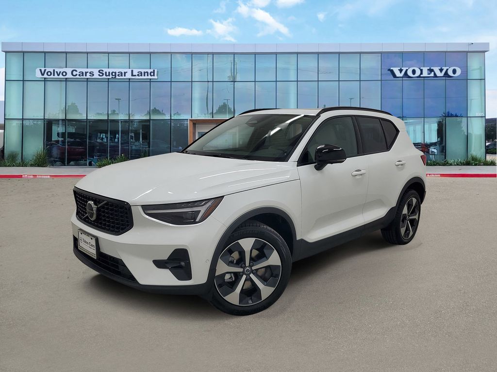 2026 Volvo XC40 Plus's photo