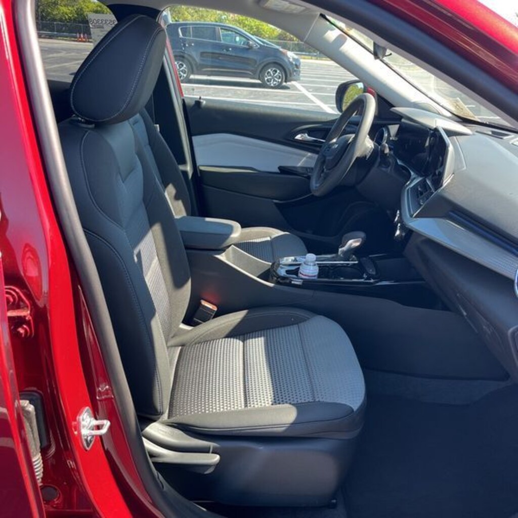 Used 2025 Chevrolet Trax LT SUV