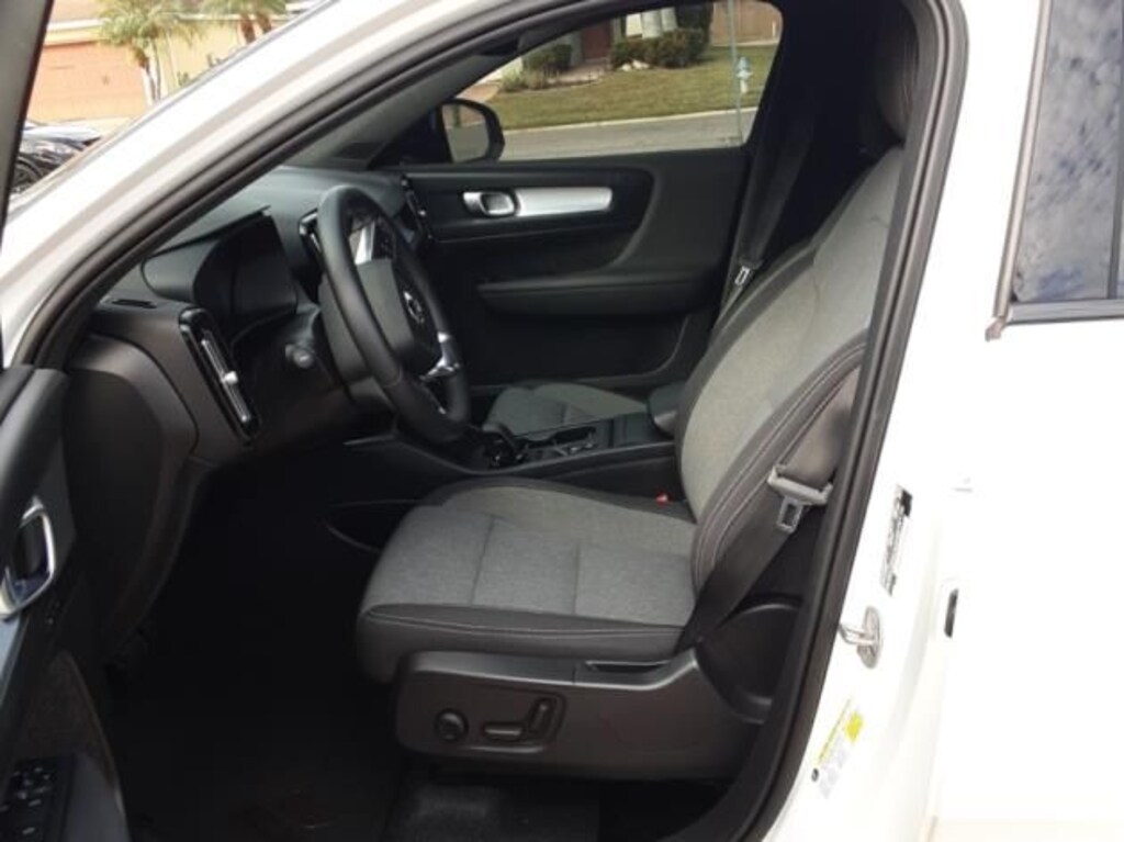 Certified 2024 Volvo XC40 B5 Core SUV