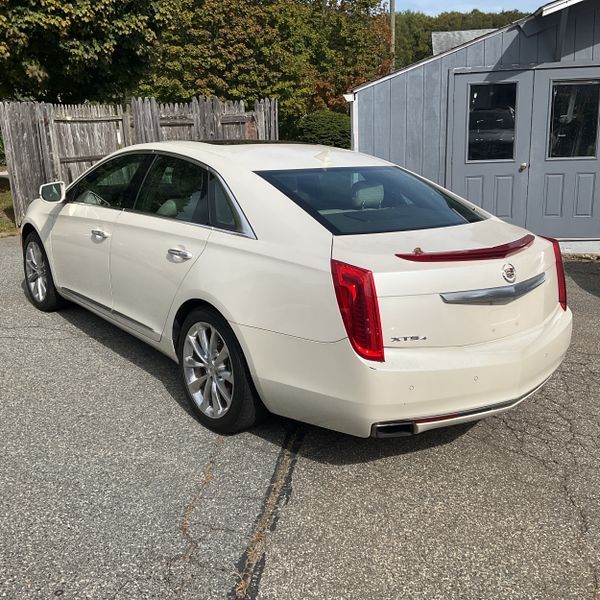 2014 Cadillac XTS Luxury photo 3