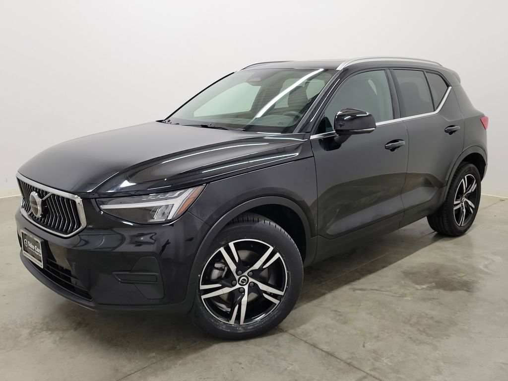 2025 Volvo XC40 Core's photo