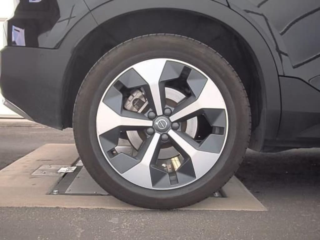 Certified 2025 Volvo XC40 B5 Plus Bright Theme SUV