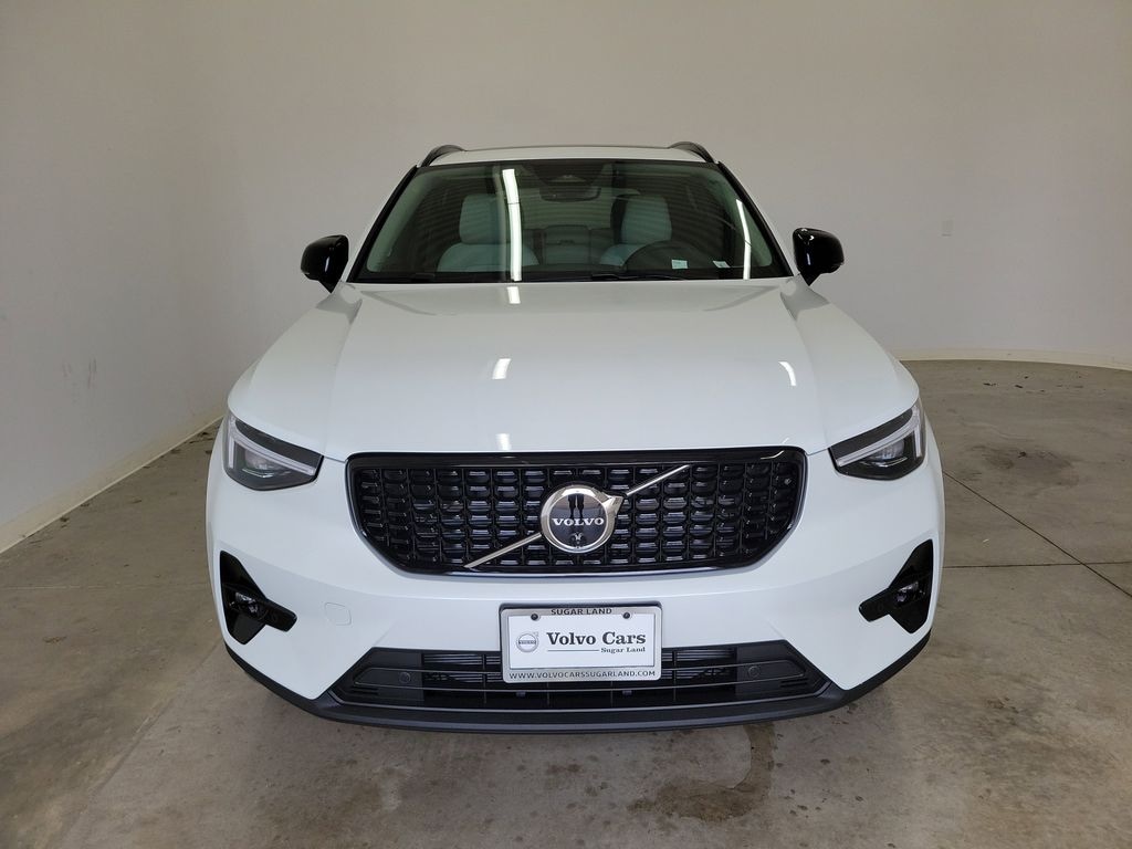 New 2026 Volvo XC40 B5 Plus SUV