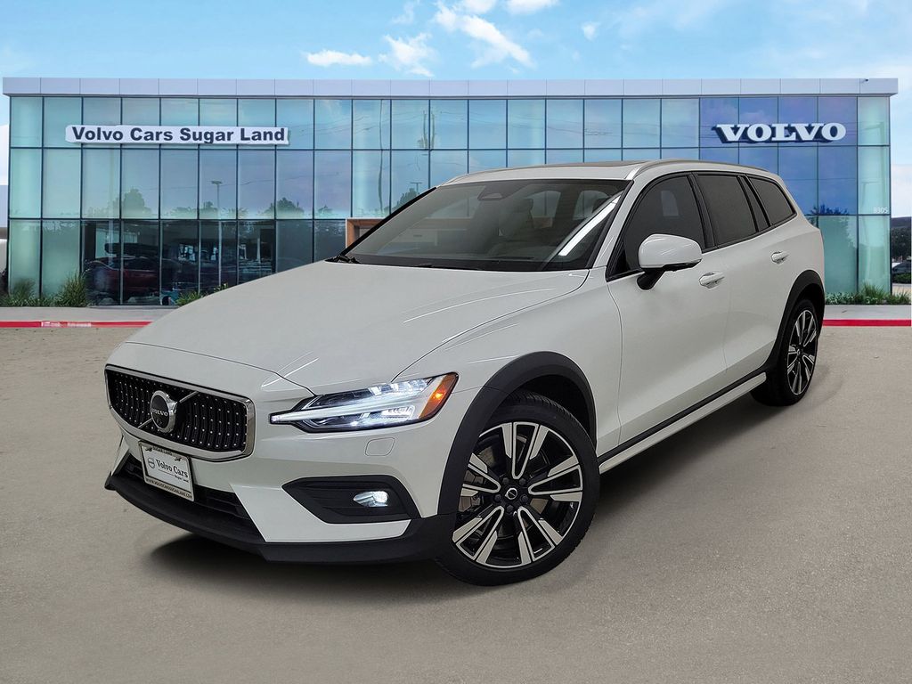 2026 Volvo V60 Cross Country B5 Ultra AWD's photo