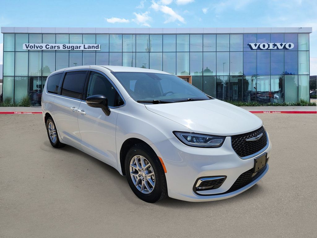 Used 2024 Chrysler Pacifica Touring L