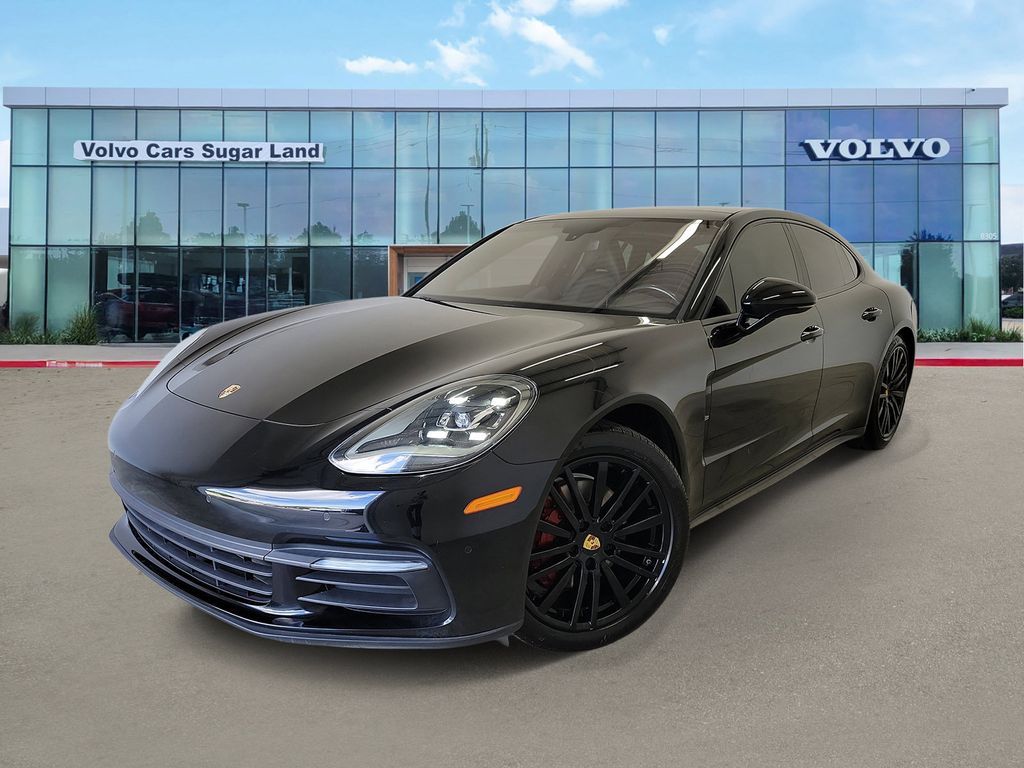 2017 Porsche Panamera 4's photo