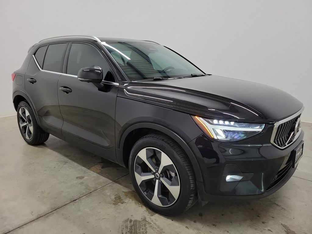 Used 2023 Volvo XC40 B5 AWD Plus Bright SUV