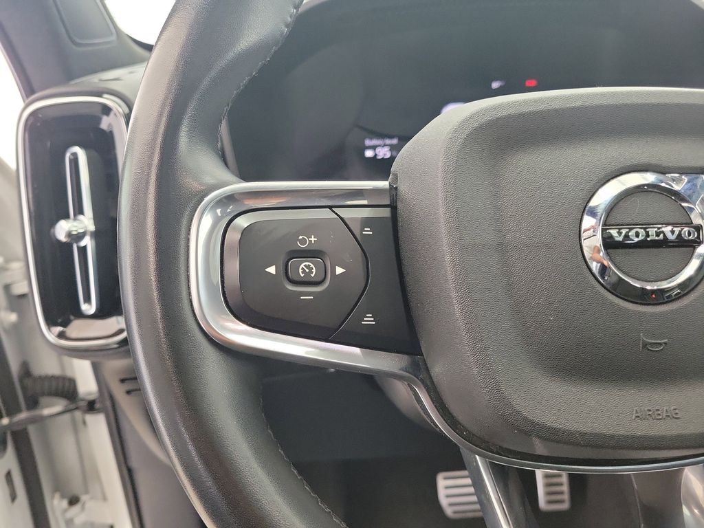 2022 Volvo XC40 Plus - Photo 24