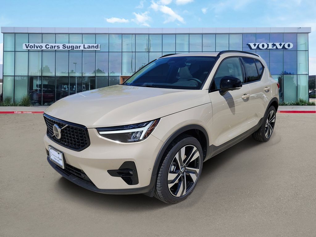 2026 Volvo XC40 SUV 