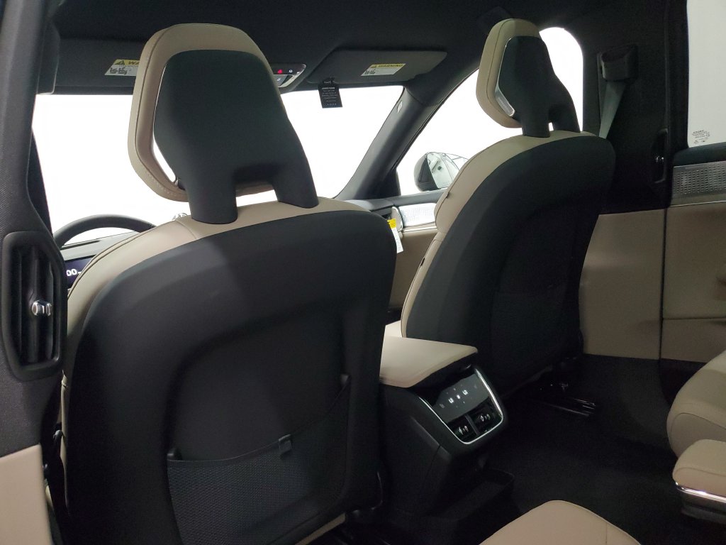 2025 Volvo EX90 Ultra - Photo 14