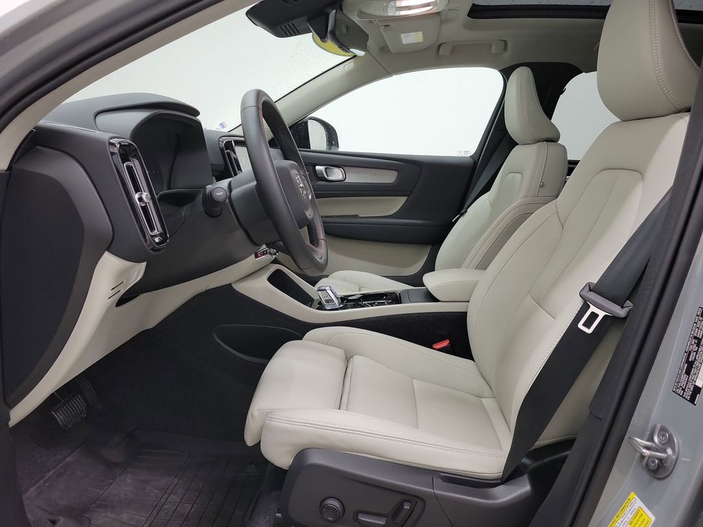 2026 Volvo XC40 Ultra - Photo 18