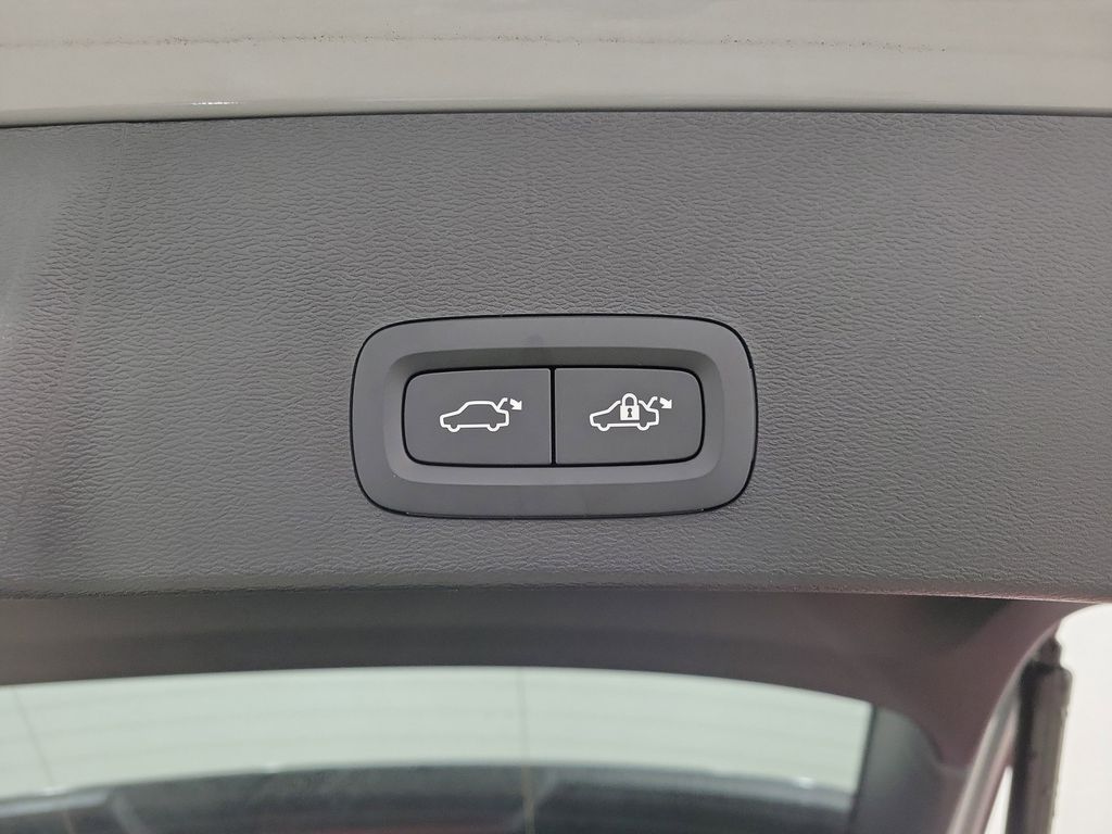 2026 Volvo XC40 Ultra - Photo 11