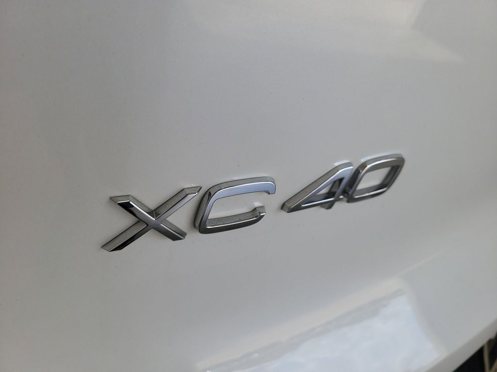 2022 Volvo XC40 Plus - Photo 9