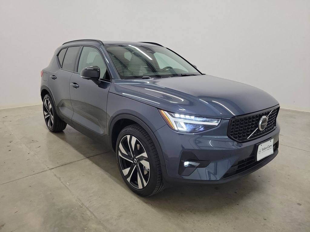 New 2026 Volvo XC40 B5 Plus SUV