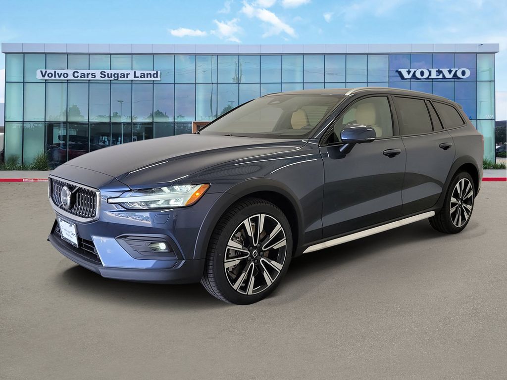 2026 Volvo V60 Cross Country B5 Ultra AWD's photo