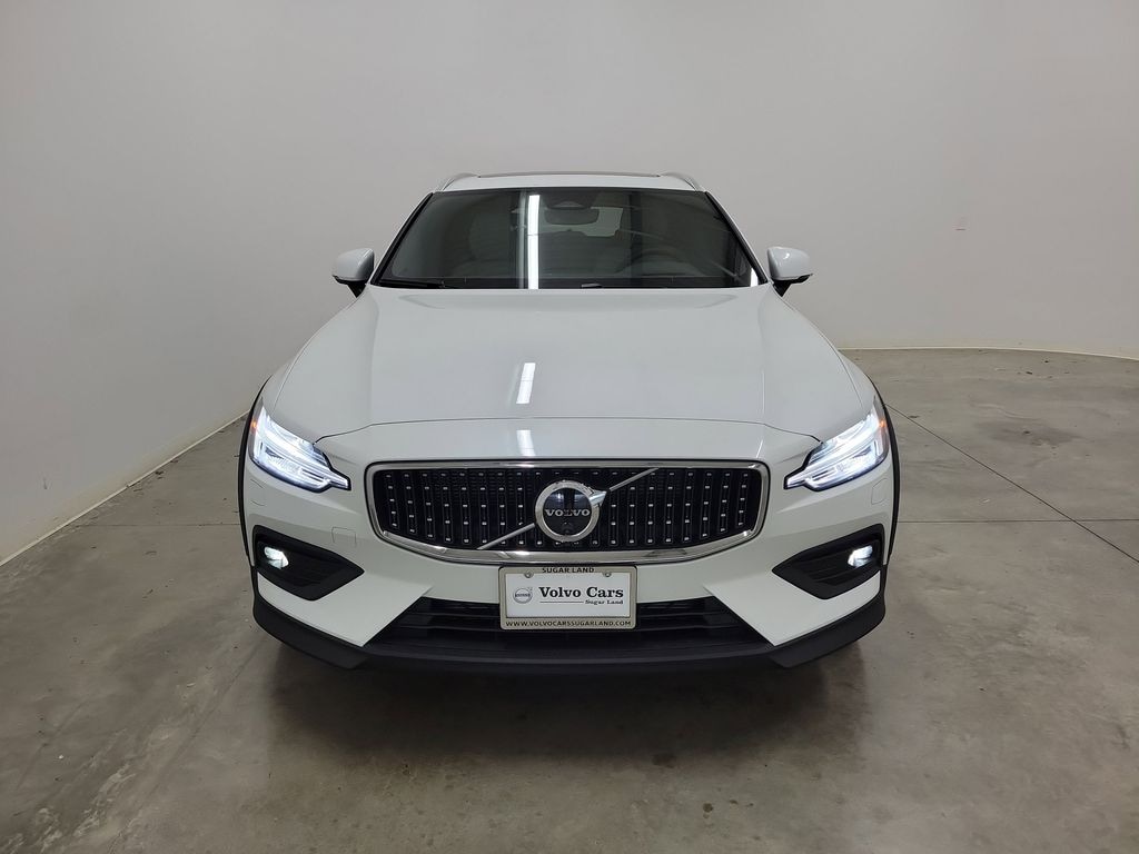 New 2026 Volvo V60 Cross Country B5 Ultra Wagon