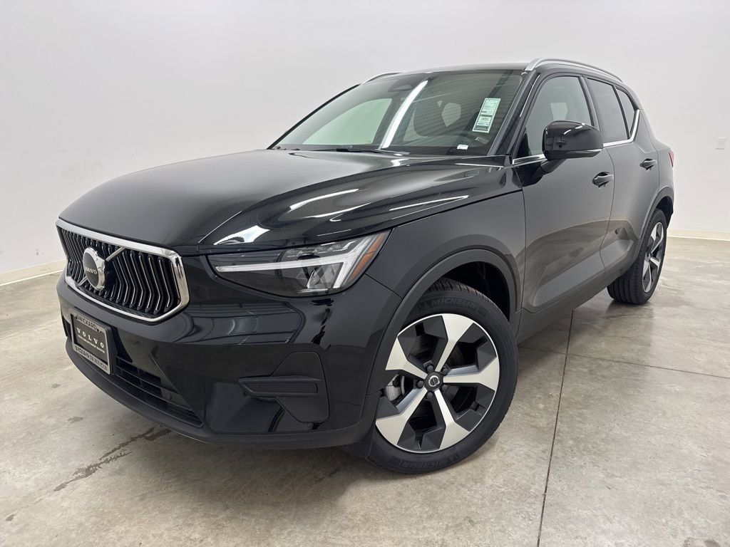 2025 Volvo XC40 Core