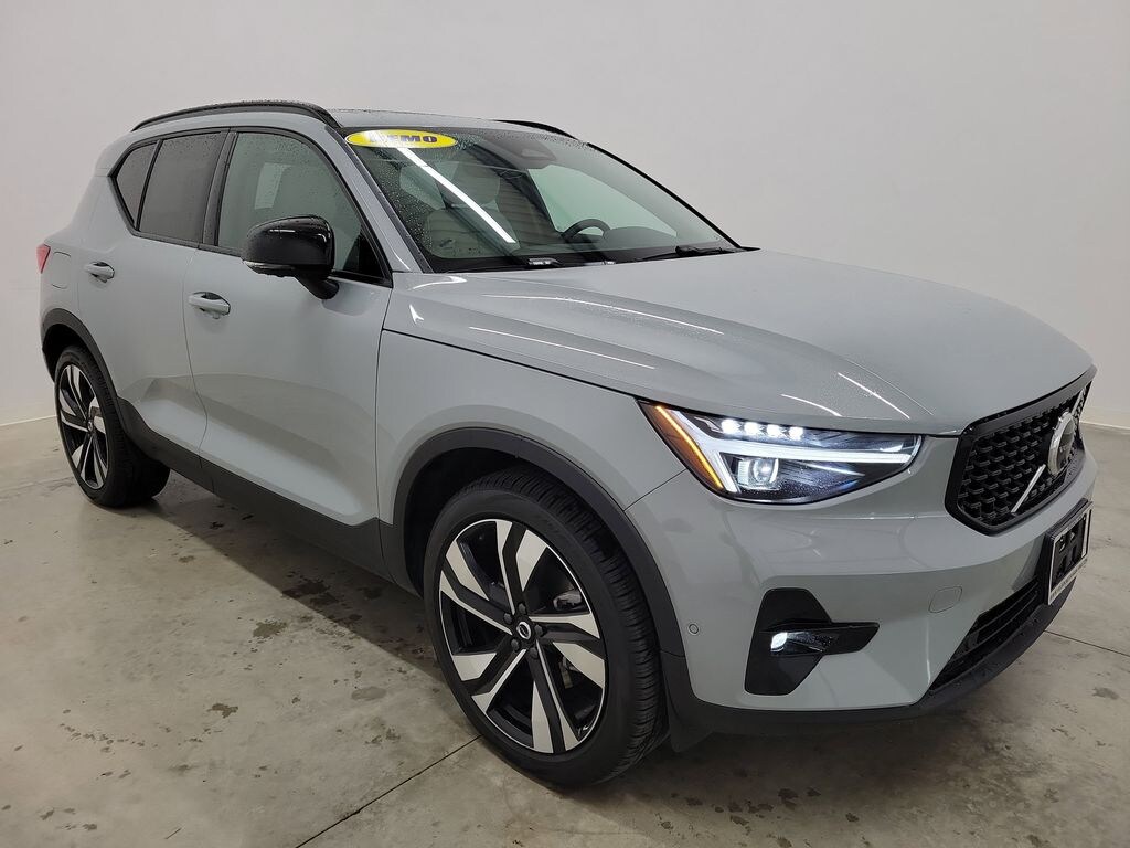 Used 2026 Volvo XC40 B5 Ultra SUV