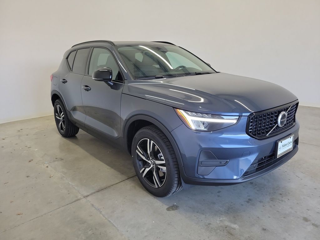 New 2026 Volvo XC40 B5 Core SUV