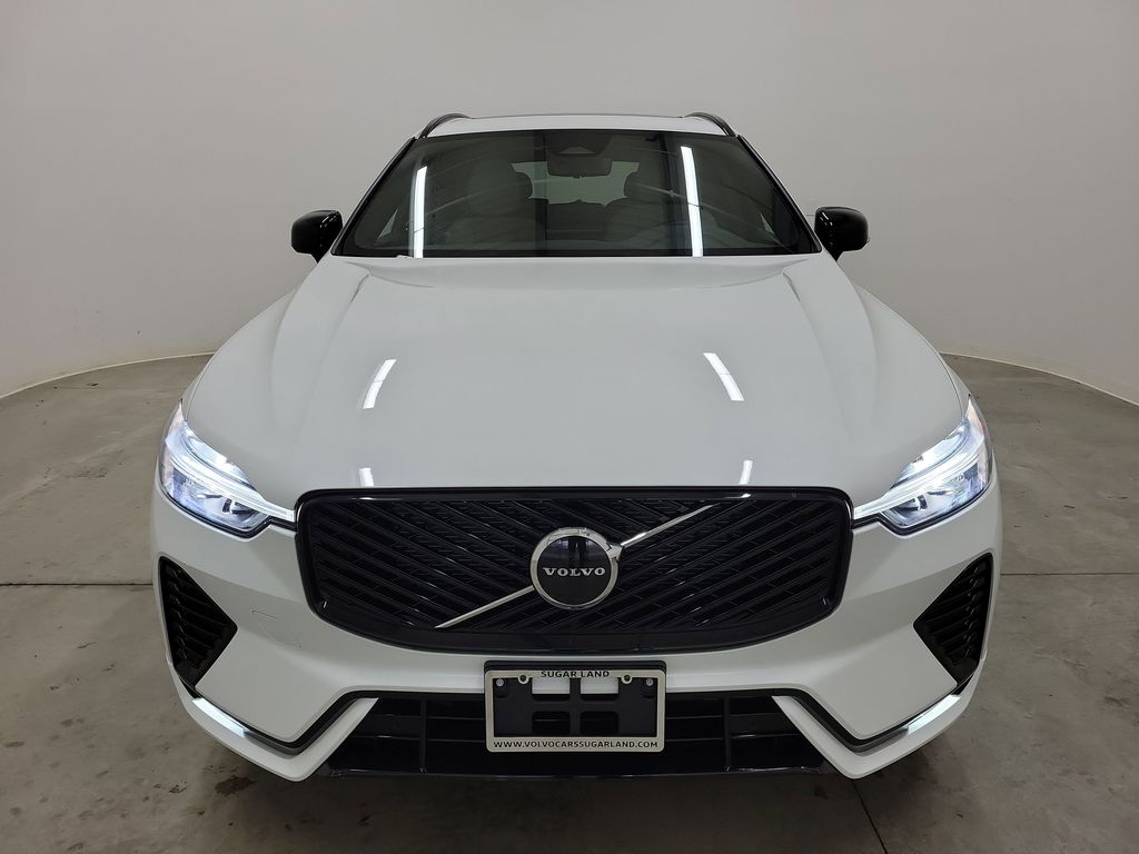 2026 Volvo XC60 B5 Core photo 2