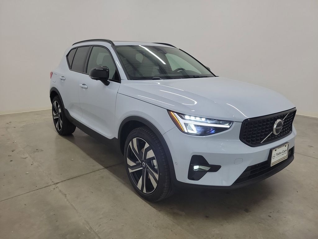 New 2026 Volvo XC40 B5 Plus SUV