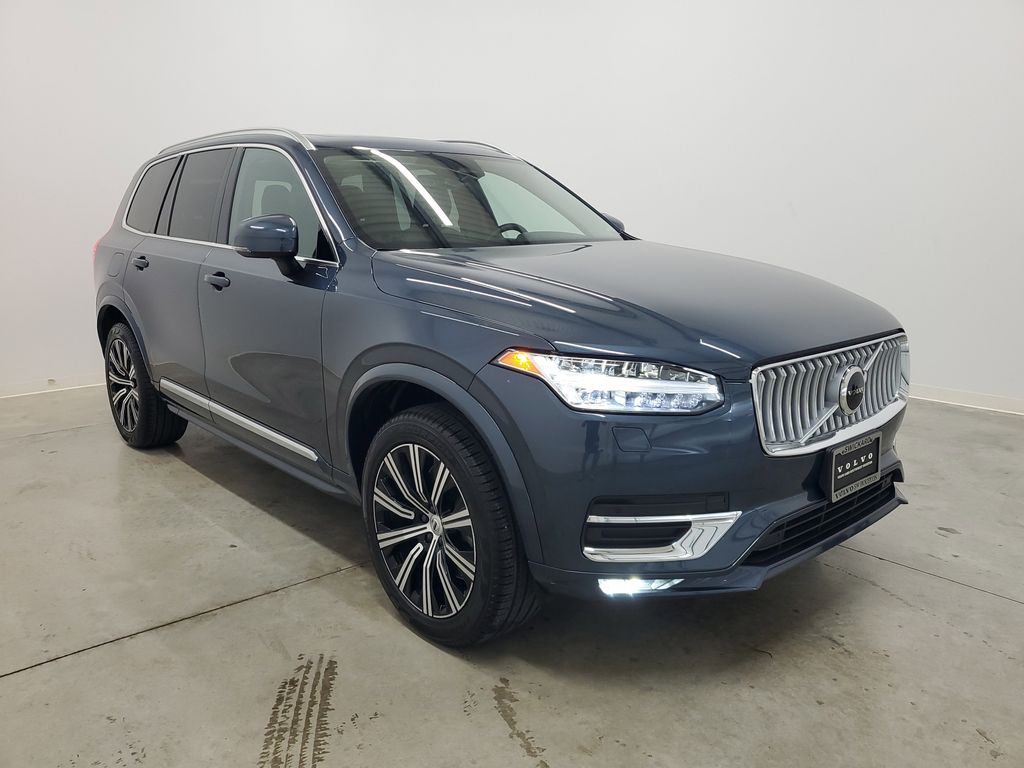 2025 Volvo XC90 B5 Core photo 3