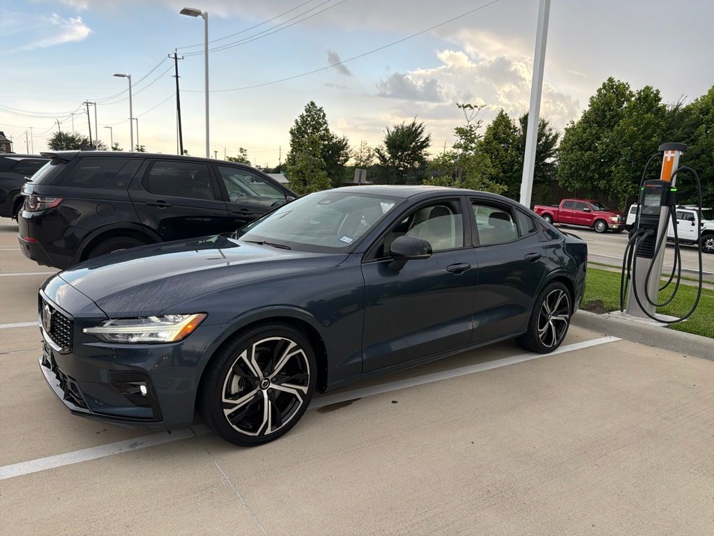 2024 Volvo S60 B5 Core Dark Theme's photo