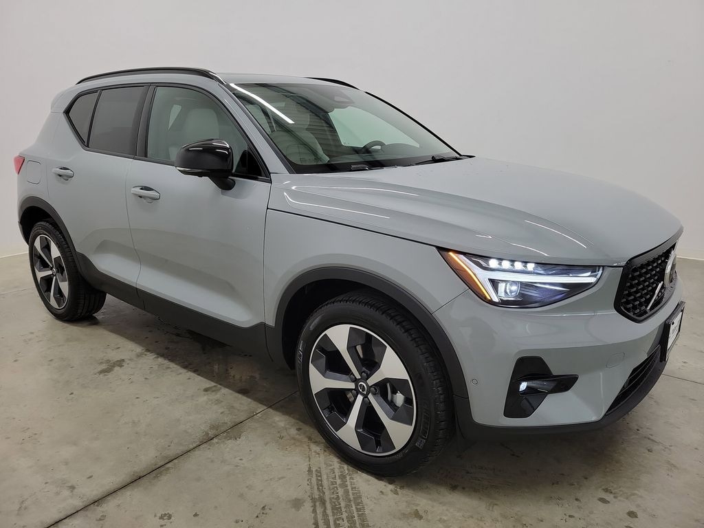 New 2026 Volvo XC40 B5 Plus SUV
