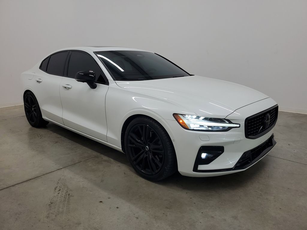 2024 Volvo S60 B5 Plus Black Edition photo 3