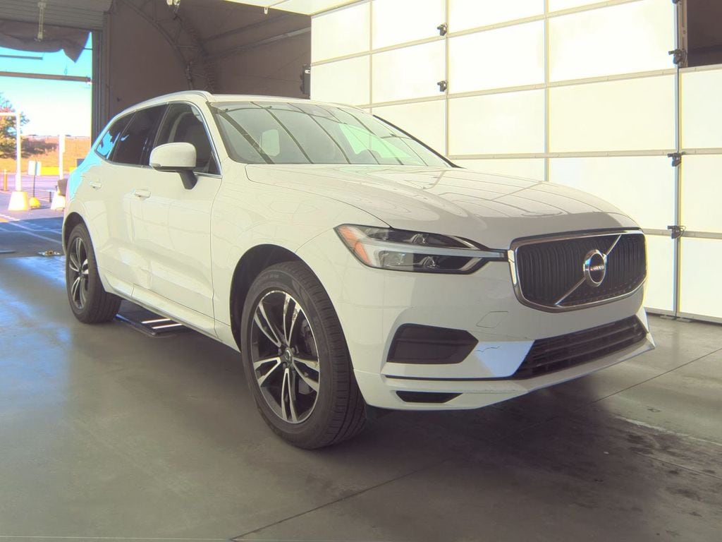 2019 Volvo XC60 Momentum's photo