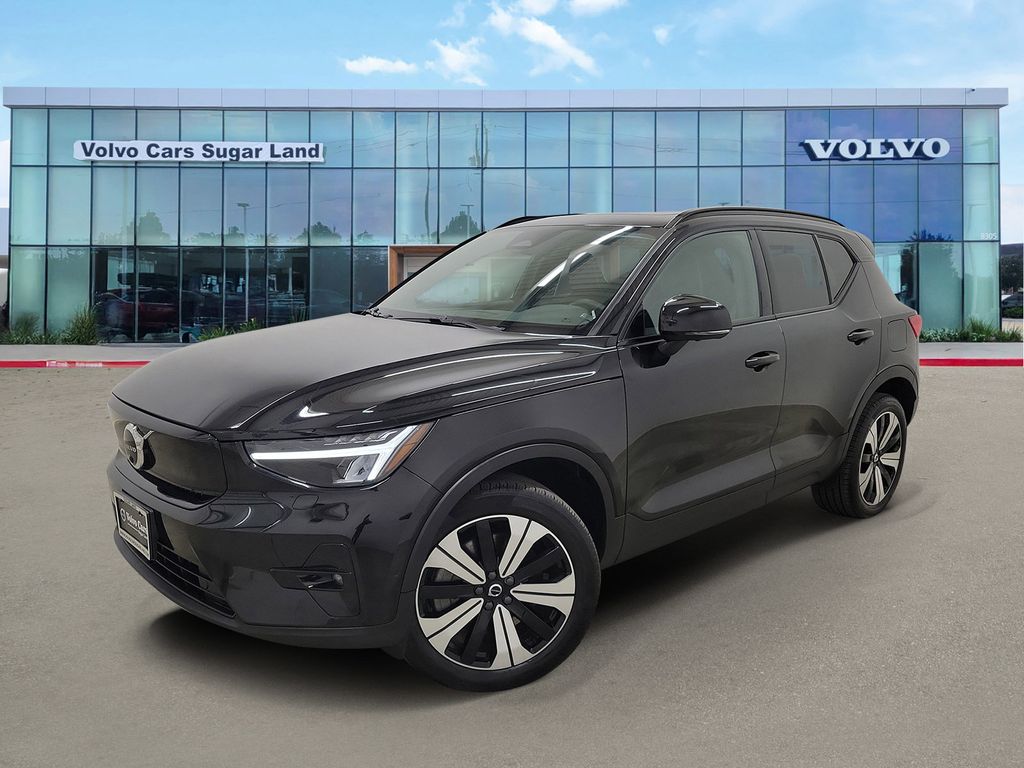 2023 Volvo XC40 Plus's photo