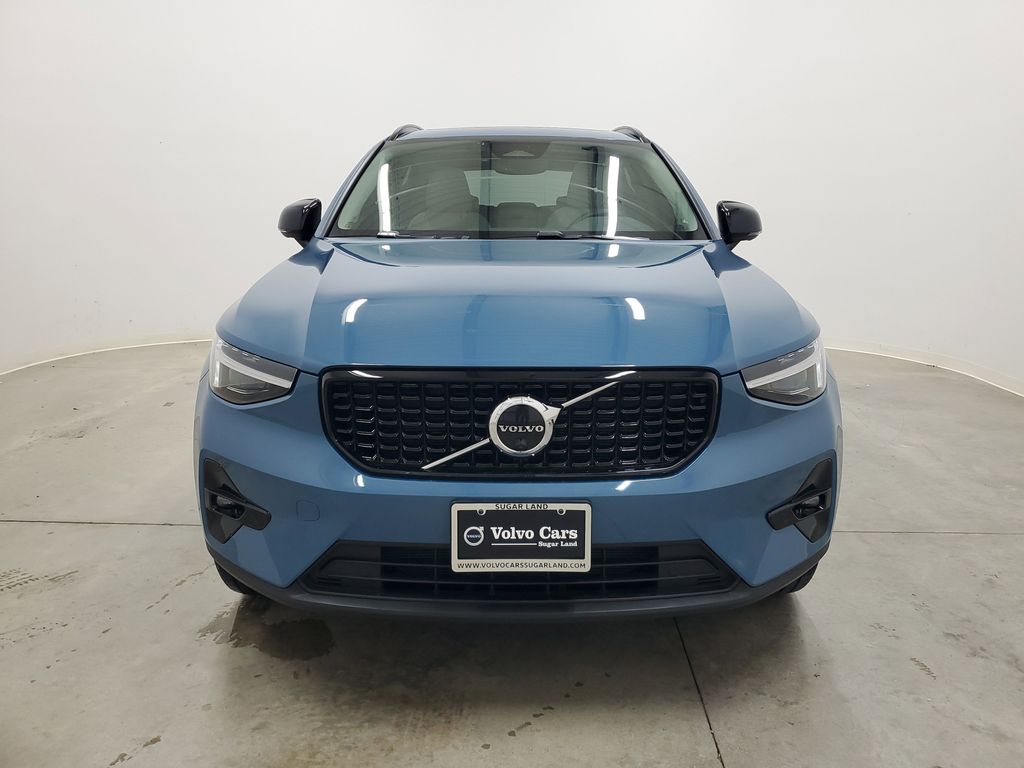 2023 Volvo XC40 AWD Ultimate photo 2