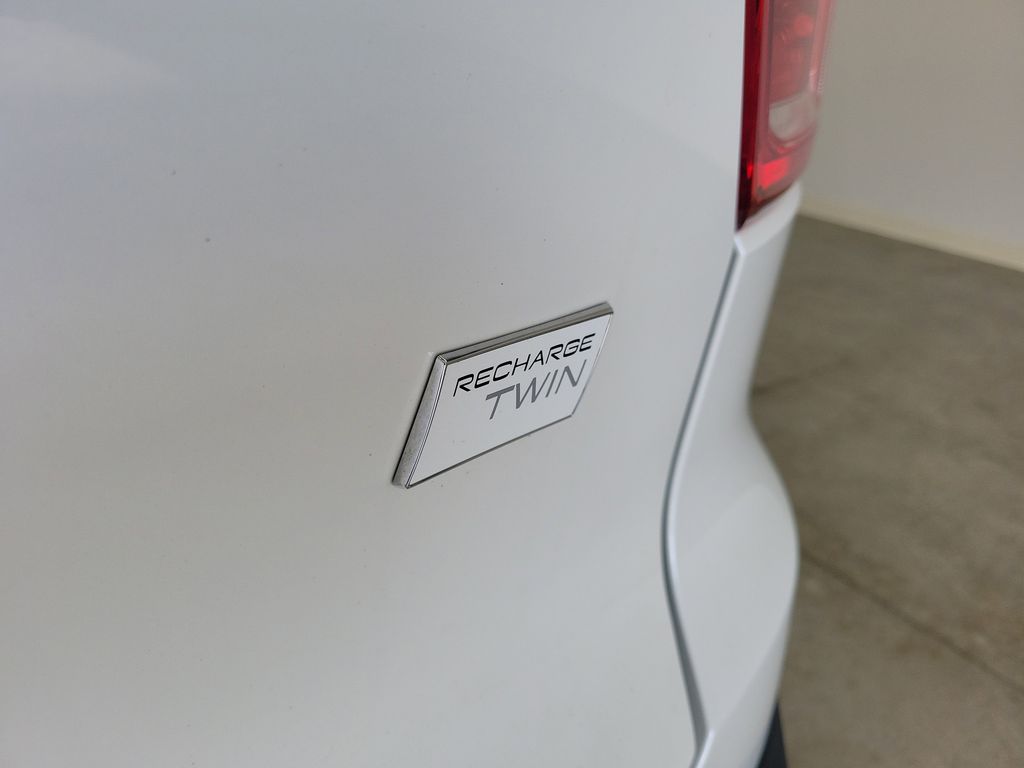 2022 Volvo XC40 Plus - Photo 8